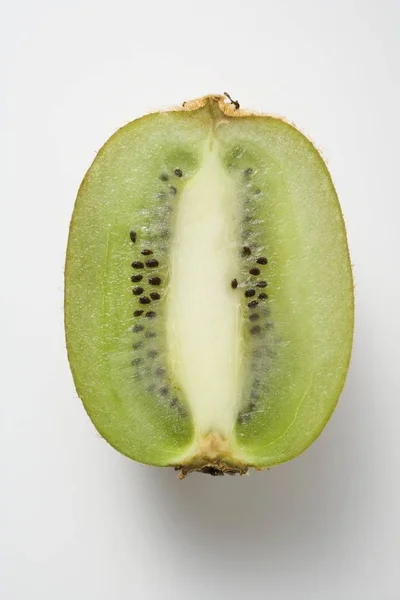 Halbe Kiwi-Frucht — Stockfoto