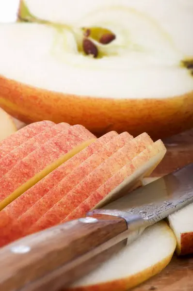 Half apple with slices — Stock Photo, Image