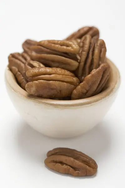 Pecans in small bowl — Stock Photo, Image