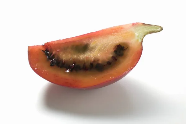 Tamarillo の新鮮なウェッジ — ストック写真