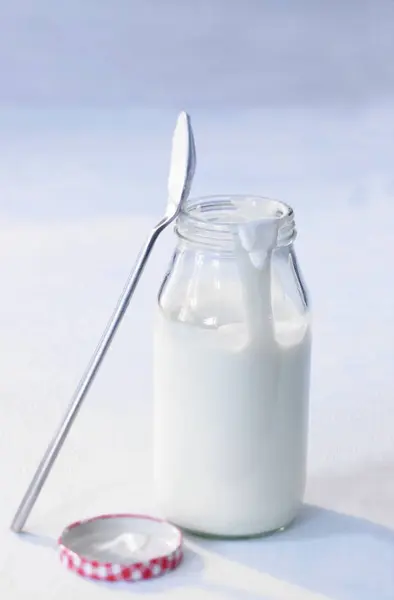 Yogur natural en frasco — Foto de Stock