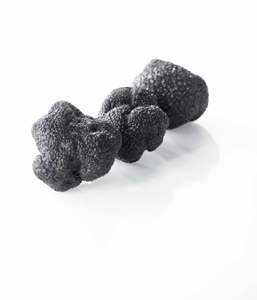 Três cogumelos de trufa preta — Fotografia de Stock