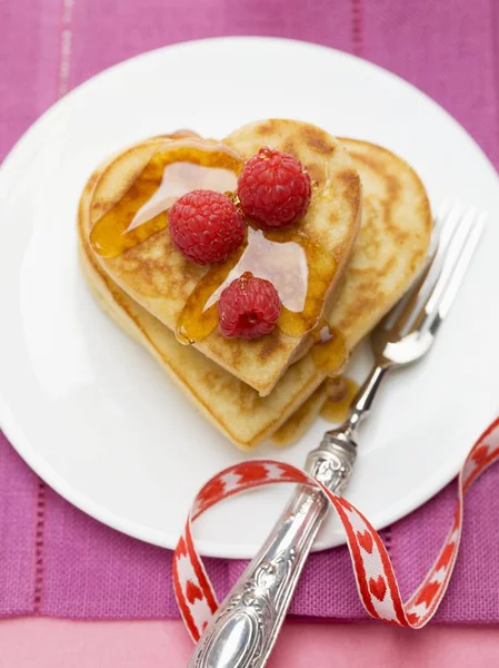 Heart-shaped pancakes — Stock Photo, Image