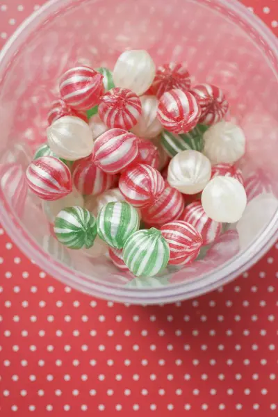 Assorted peppermints in bowl — Stock Photo, Image