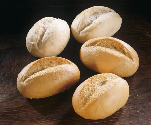 Cinq petits pains frais — Photo