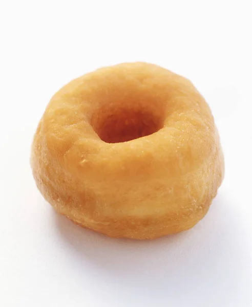 Närbild Bild Vanlig Donut Vit Yta — Stockfoto