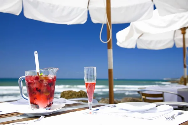 Sangria em taça de vinho espumante — Fotografia de Stock