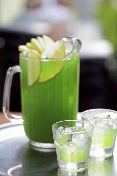 Green apple vodka — Stock Photo, Image