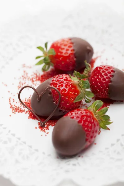 Strawberries dipped in chocolate — Stock Photo, Image