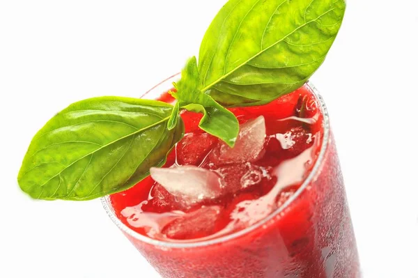 Framboos en basilicum Mojito cocktail — Stockfoto