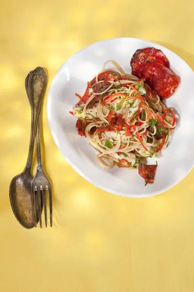 Chorizo chicken with noodles — Stock Photo, Image