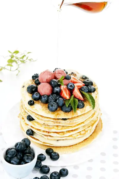 Blueberry pancakes with strawberry sorbet — Stock Photo, Image