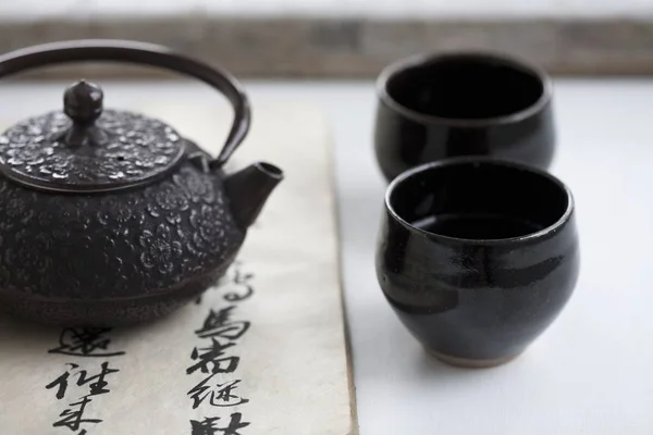 ティーポットと紅茶のボウル — ストック写真