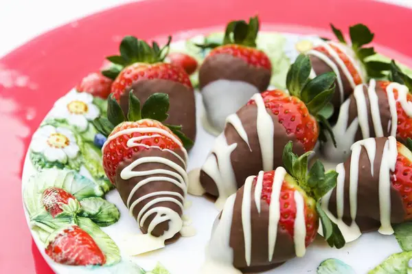 Strawberries decorated with chocolate — Stock Photo, Image