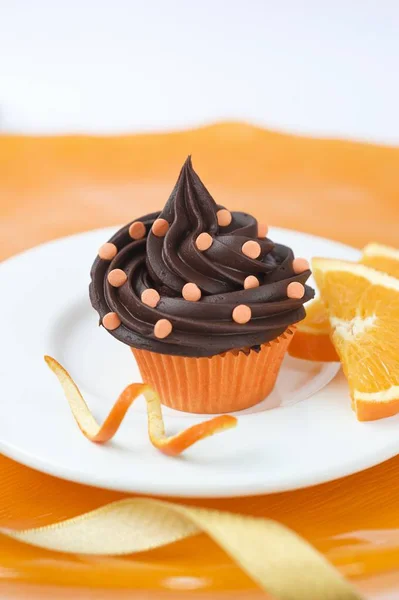 Cupcake med socker konfetti och apelsiner — Stockfoto