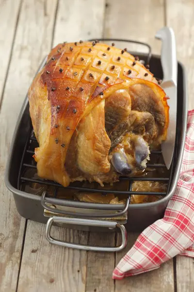 Roasted ham with bone — Stock Photo, Image