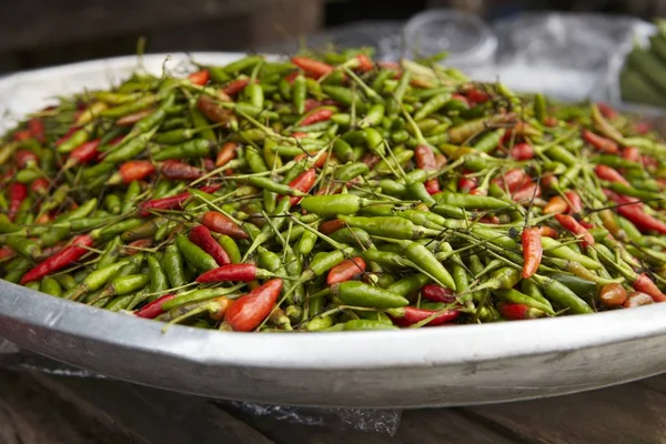 Papryka chili czerwona i zielona — Zdjęcie stockowe