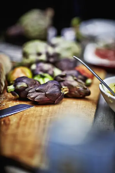 Fresh purple Artichokes — Stock Photo, Image