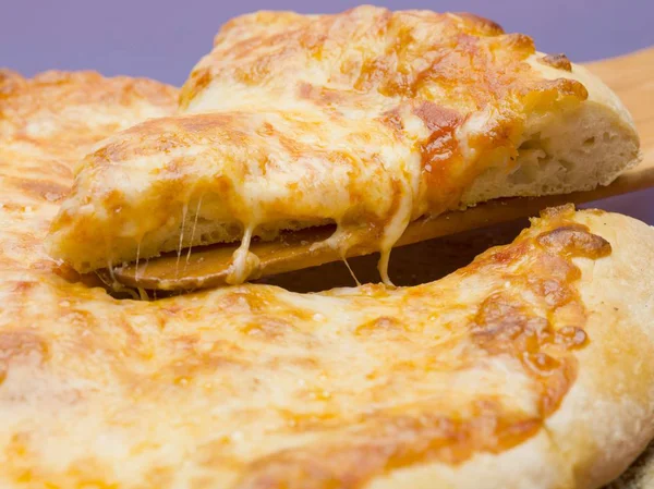 Tomaat en kaas pizza — Stockfoto