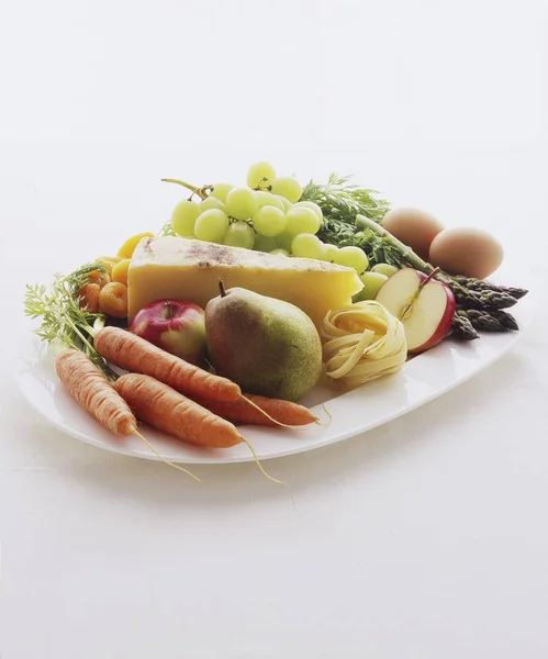 野菜や果物、リングイーニ ・ ネストします。 — ストック写真