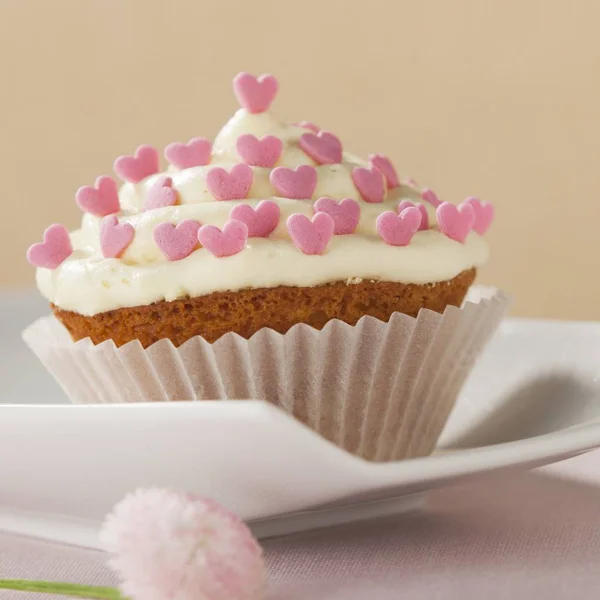Muffins dekorert for bryllupsfesten – stockfoto