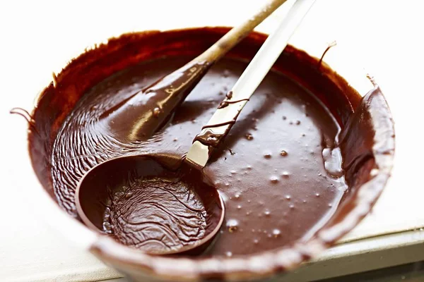 Chocolate icing in bowl — Stock Photo, Image