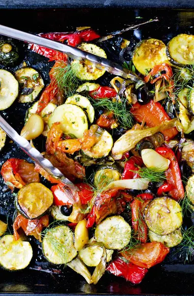 Ensalada de verduras asadas con eneldo — Foto de Stock