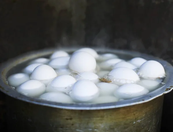 Vista Cerca Huevos Blancos Hirviendo Maceta Metal —  Fotos de Stock