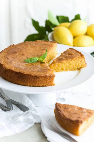 Polenta and lemon cake — Stock Photo, Image