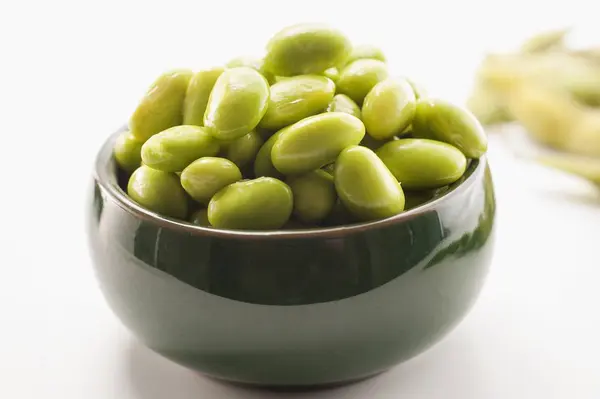Bowl of fresh soya beans — Stock Photo, Image