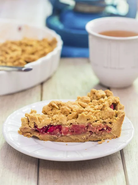 Rhubarb crumble cake — Stock Photo, Image