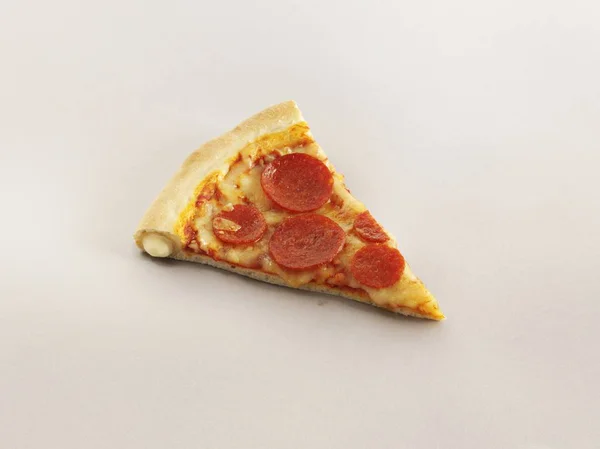 Kawałek skorupa pizzy Pepperoni — Zdjęcie stockowe