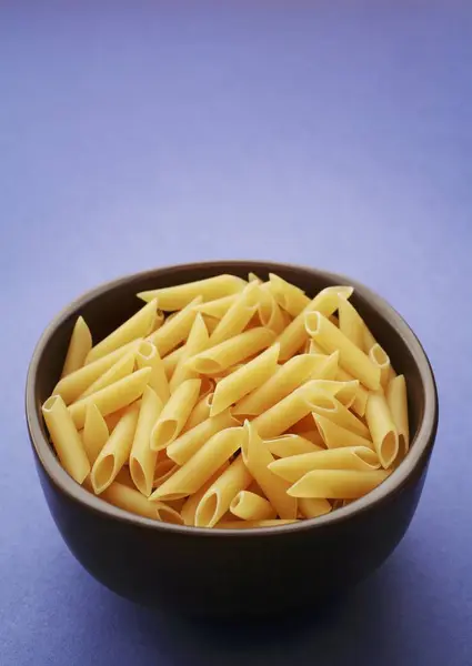 Ruwe penne pasta — Stockfoto