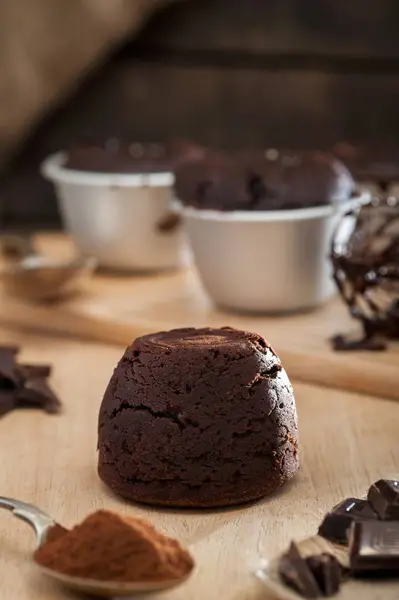 Chocolate derretendo pudim médio — Fotografia de Stock