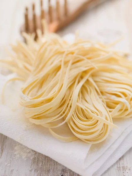 Raw homemade linguine pasta — Stock Photo, Image