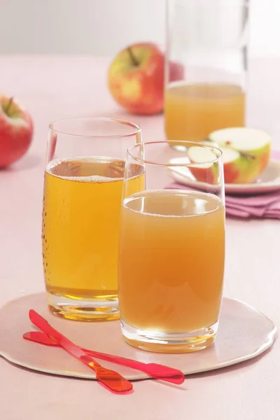 Fresh apple juice in glasses — Stock Photo, Image