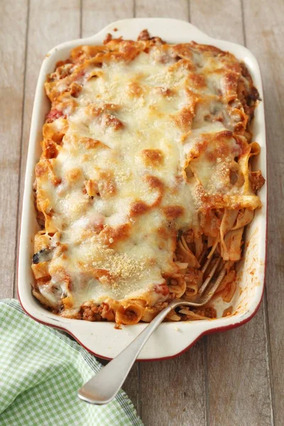 Tagliatelle pasta and meat bake — Stock Photo, Image