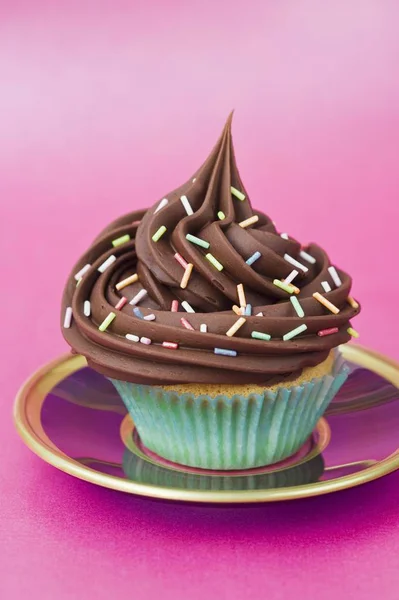 Cupcake auf rosa Teller — Stockfoto