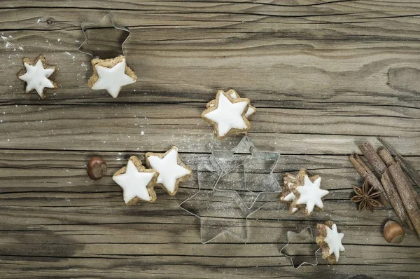 Estrellas de canela y palitos de canela — Foto de Stock