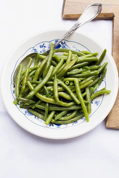 Frijoles Cocidos Plato Con Una Cuchara Plato Blanco Con Cuchara — Foto de Stock