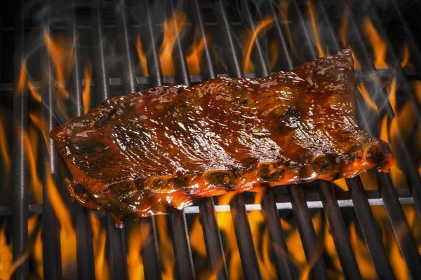Spare ribs on barbecue — Stock Photo, Image