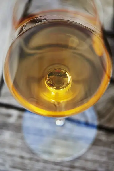 Ongefilterde biologische wijn — Stockfoto