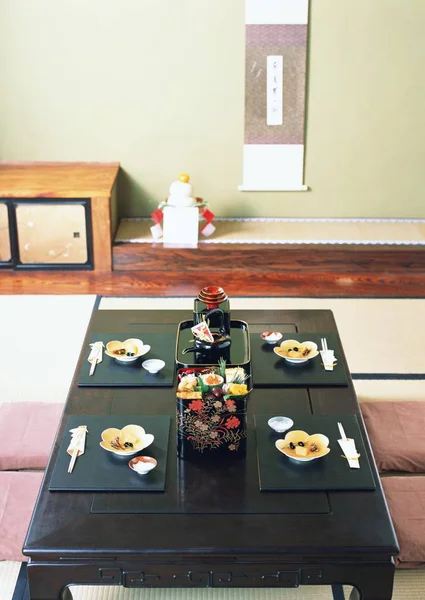 Повышенный Вид Обеденный Стол Азиатскими Новогодними Блюдами — стоковое фото