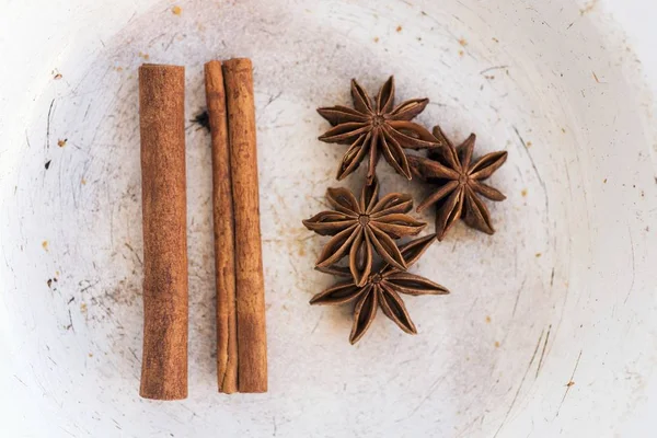 Cinnamon sticks and star anised — Stock Photo, Image