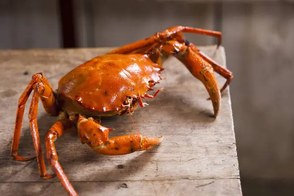 Vue Rapprochée Crabe Orange Sur Table Bois — Photo