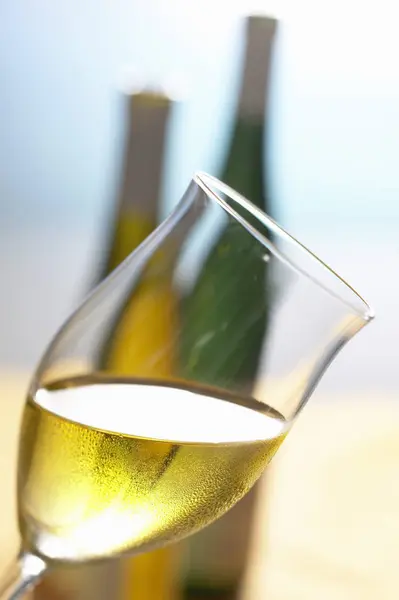 Glas witte wijn — Stockfoto