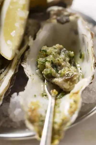 Baked oysters with herb — Stock Photo, Image