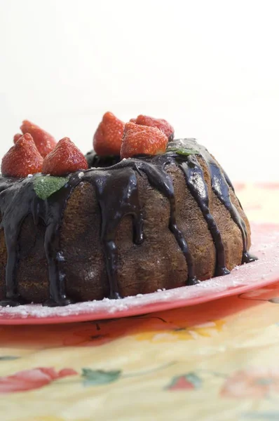 Ring cake with chocolate sauce — Stock Photo, Image