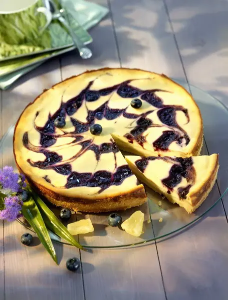 Cheesecake βακκινίων και ανανά — Φωτογραφία Αρχείου
