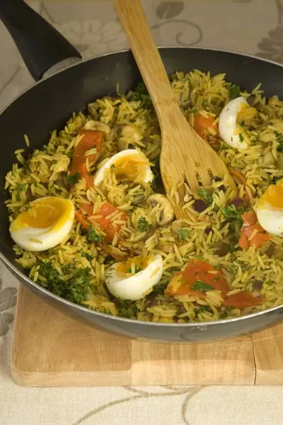 Füme somon kedgeree pirinç — Stok fotoğraf